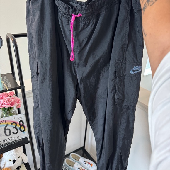 Nike Wind Breaker Black Cargo Pants - Picture 1 of 4